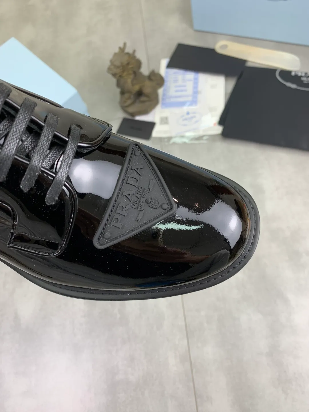 Men's Men's Shoes💰P640💰[New Style] High Quality Water-dyed Niuli 🆘[PRADA] Prada's latest casual business leather shoes for men! Listed simultaneously! The fabric is made of specially imported original calfskin, and the interior is made of imported water-dyed cowhide. It is absolutely luxurious and leads the fashion trend. High-end combination rubber outsole, size: 38-44 (45 and 46 can be customized) 3️⃣ colors available